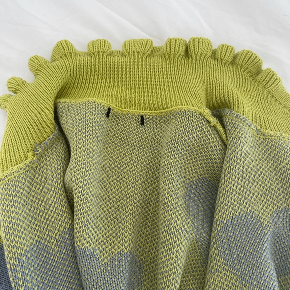 Heart sweater. Thrifted and never worn. - Picture 5 of 6